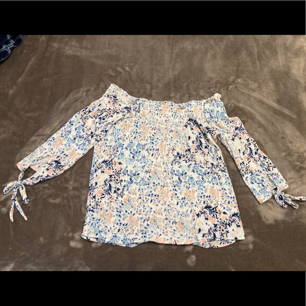 Off-shoulder, bow cuff shirt - fits small